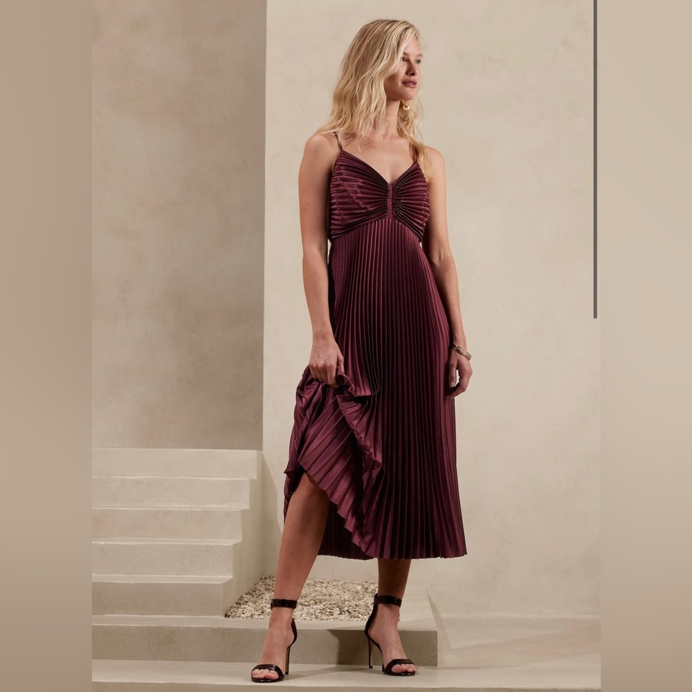 Banana Republic Black pleated dress | NWT | Size 18